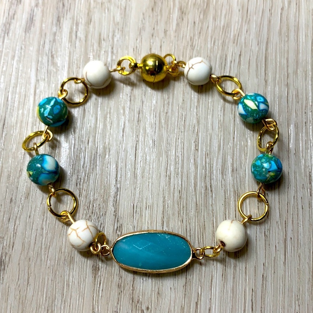Howlite & Reconstituted Stone Wire Bracelet
